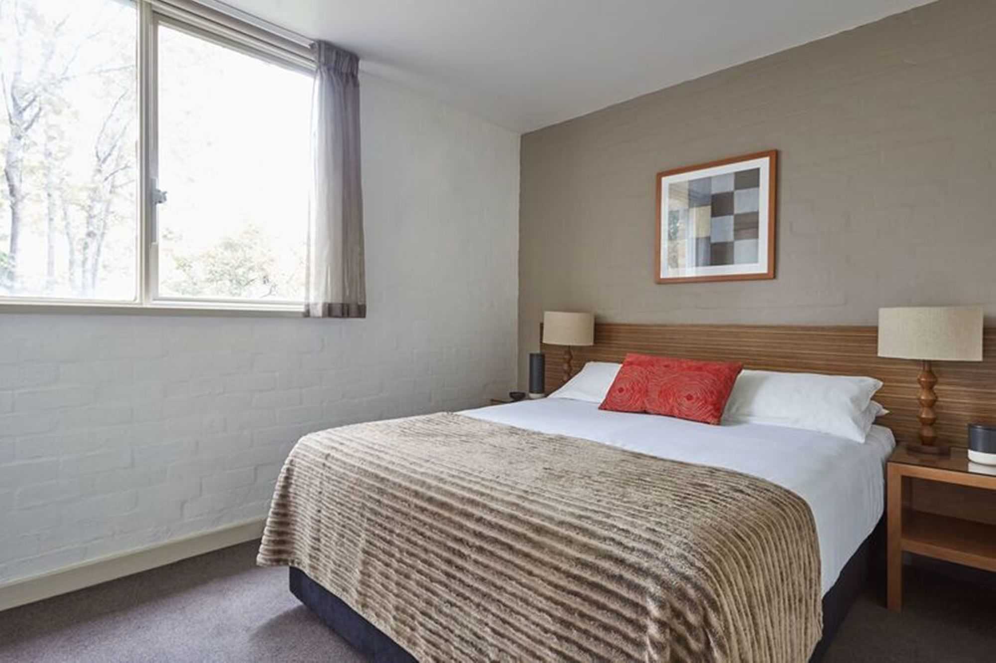 Davis Avenue Apartment Hotel