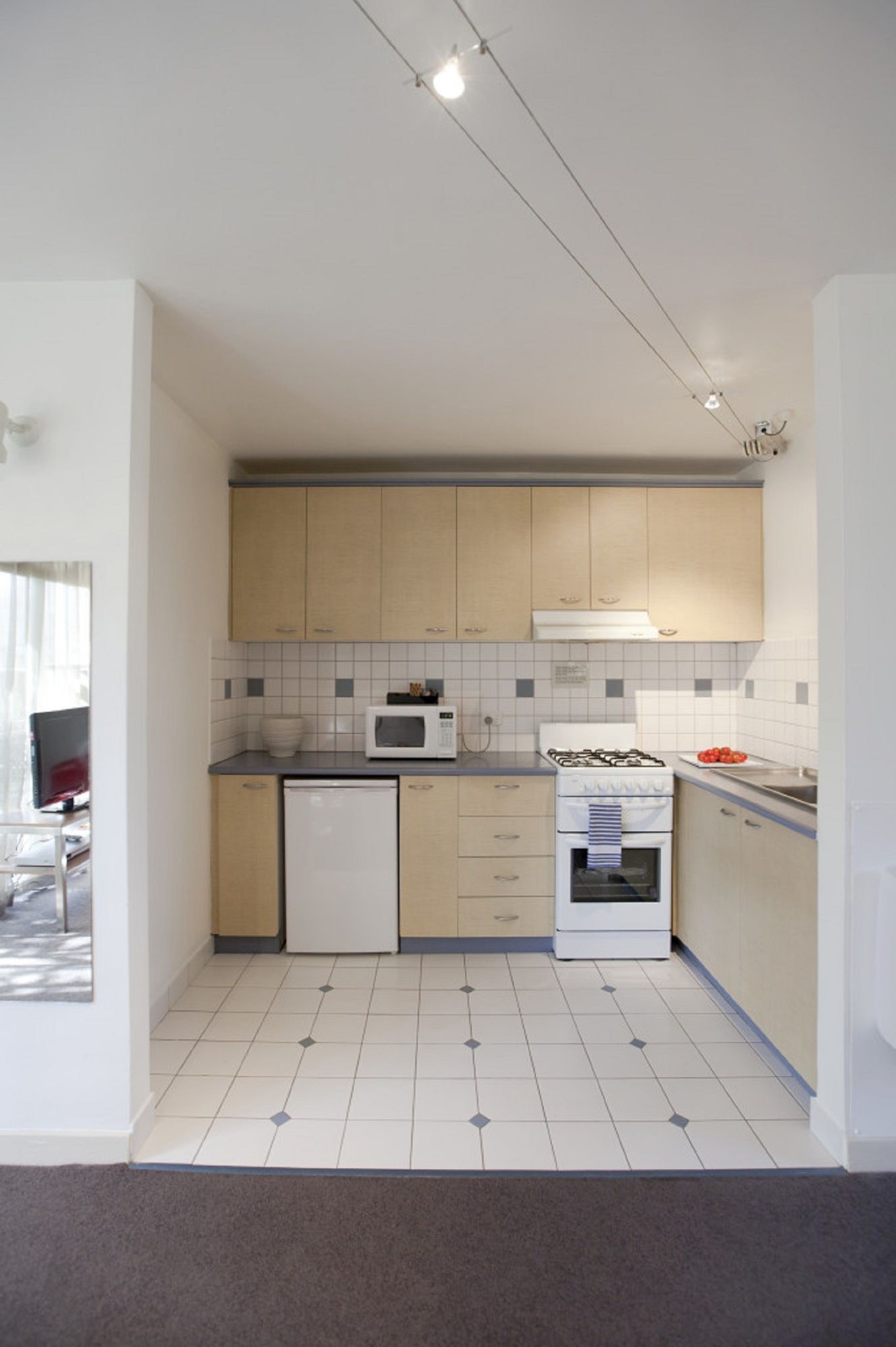 Davis Avenue Apartment Hotel