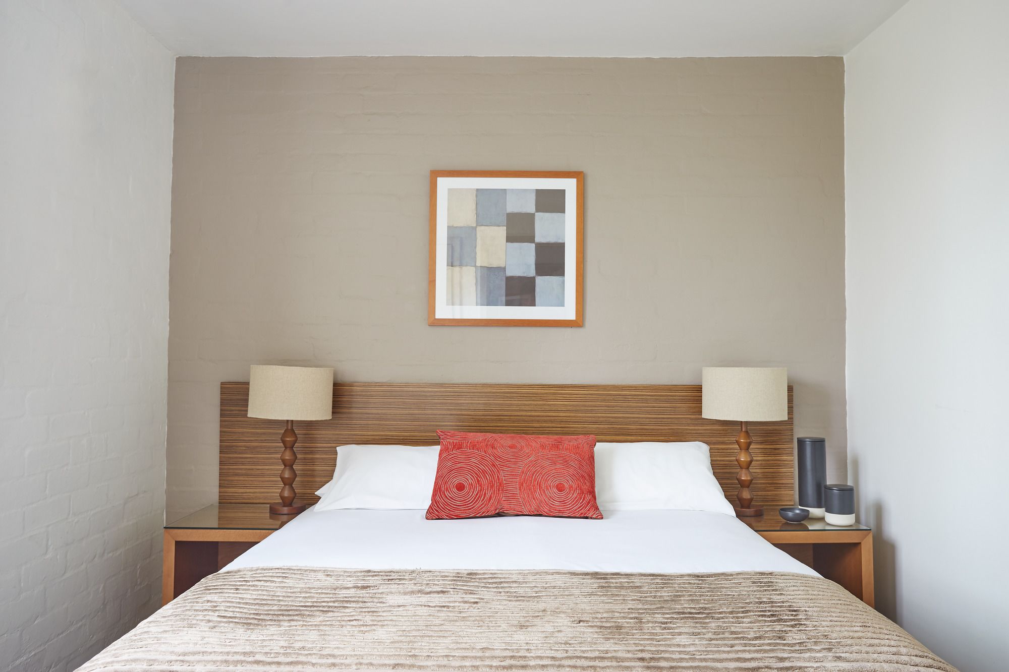 Davis Avenue Apartment Hotel
