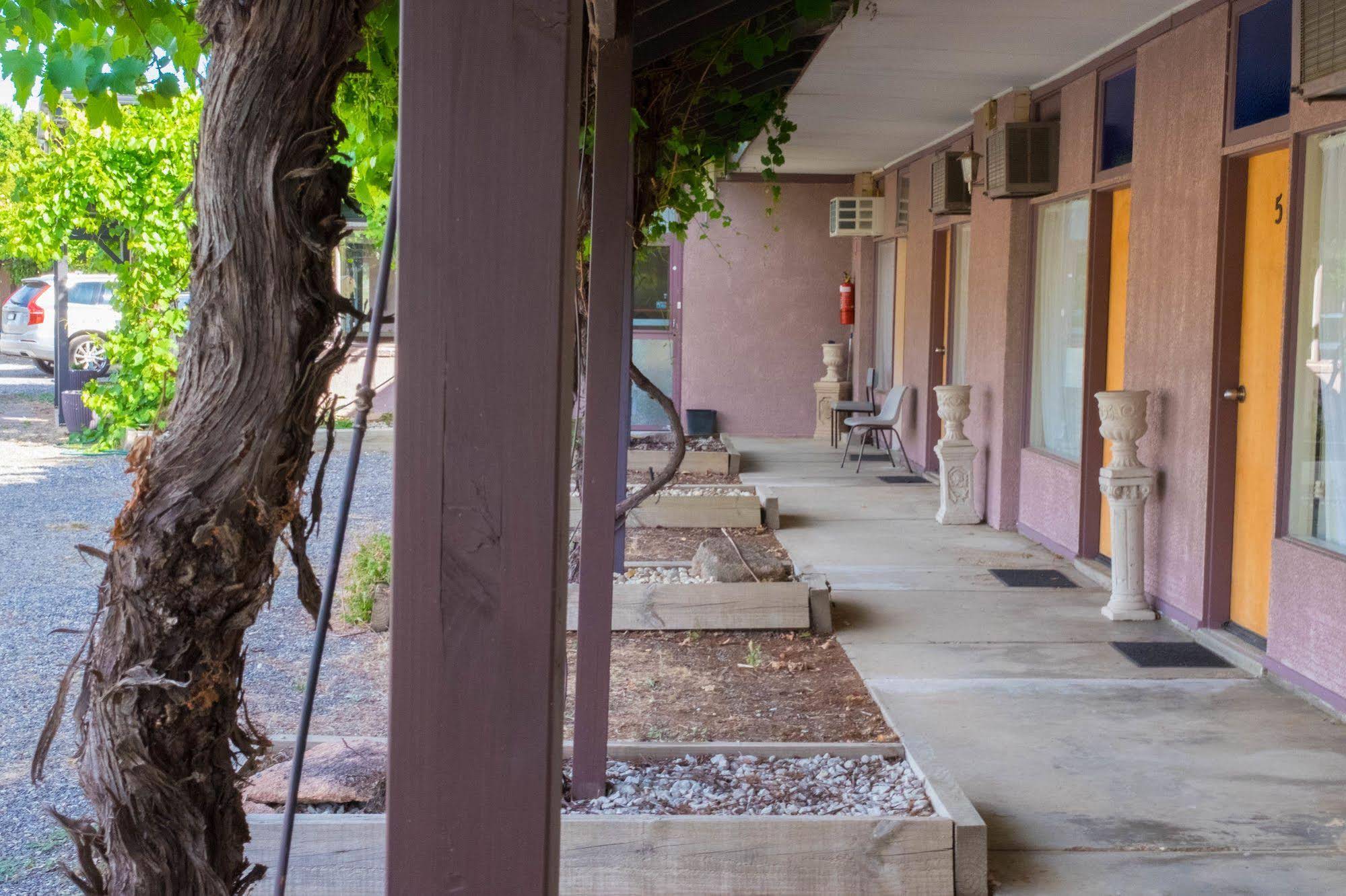 London Motor Inn