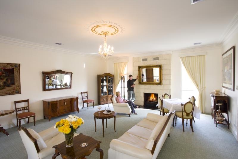 Montfort Manor