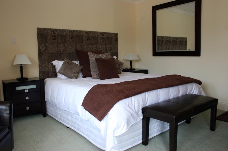Montfort Manor