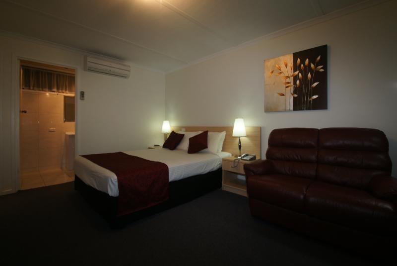 Edinburgh Motor Inn