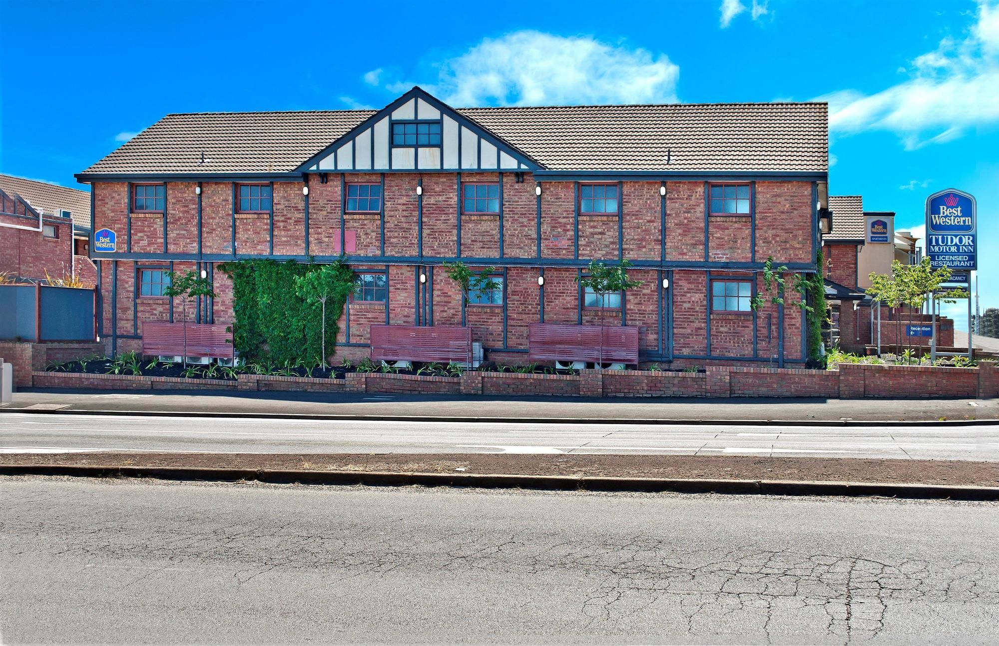 Waves Motel and Apartments