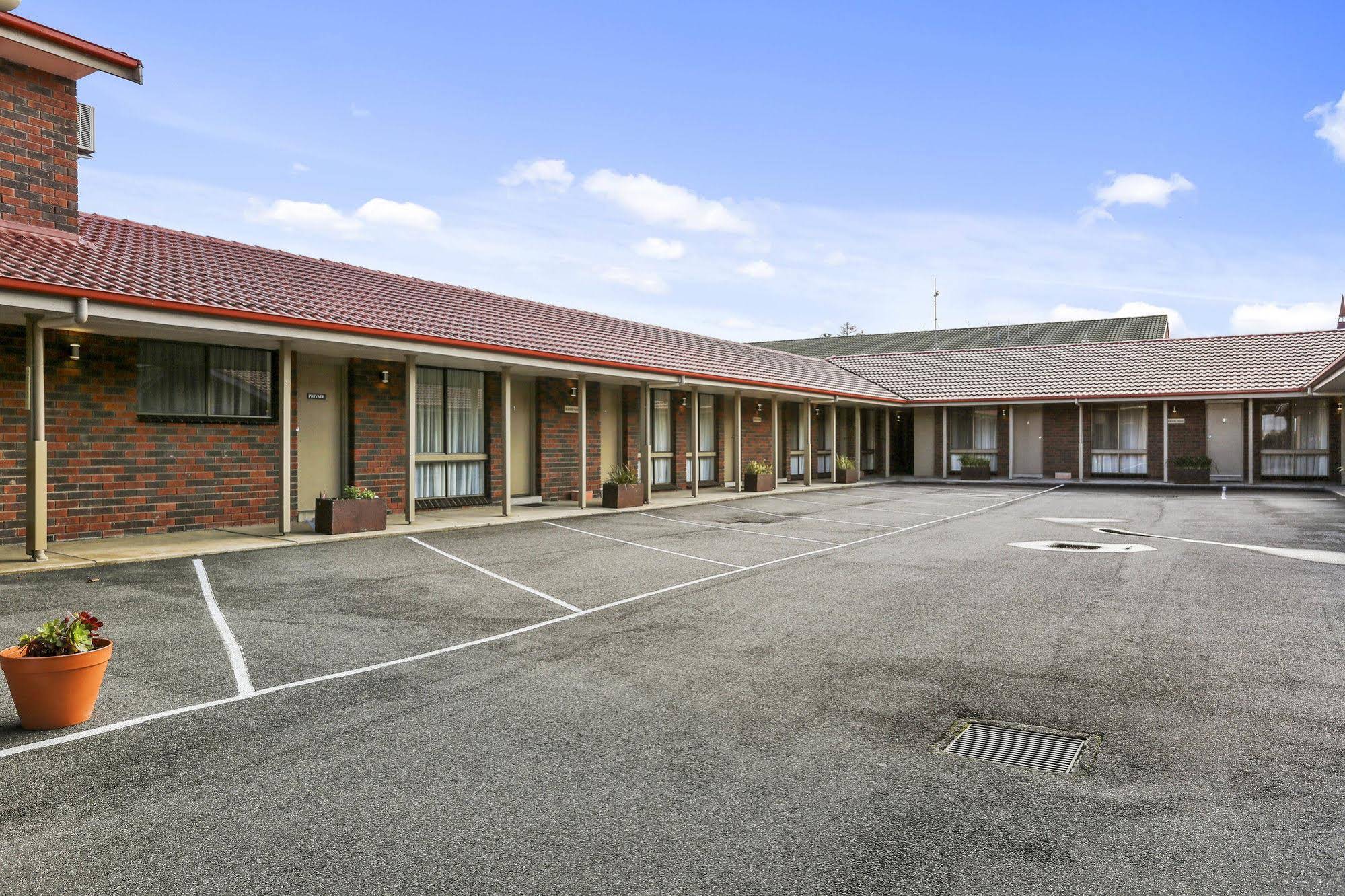 Elm Tree Motel