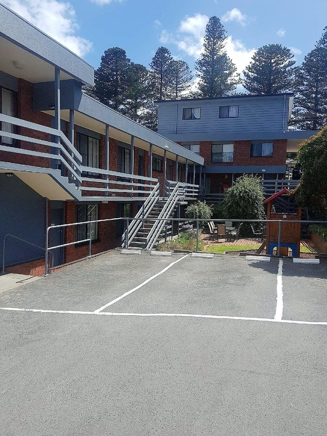Mahogany Motel