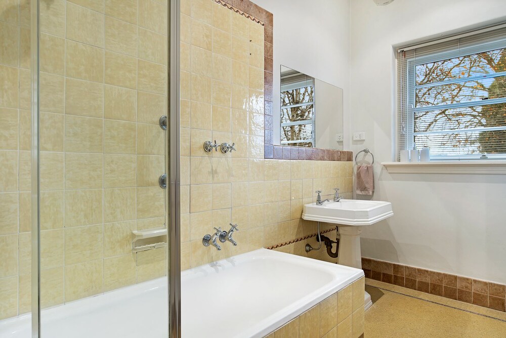 Captains Retreat Apartments and Cottages