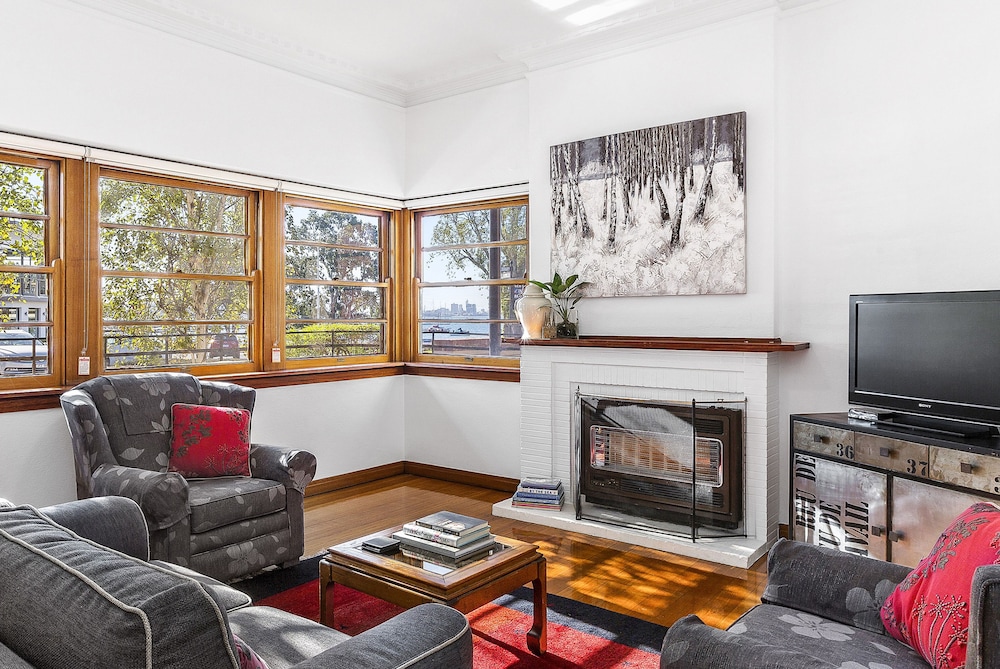 Captains Retreat Apartments and Cottages