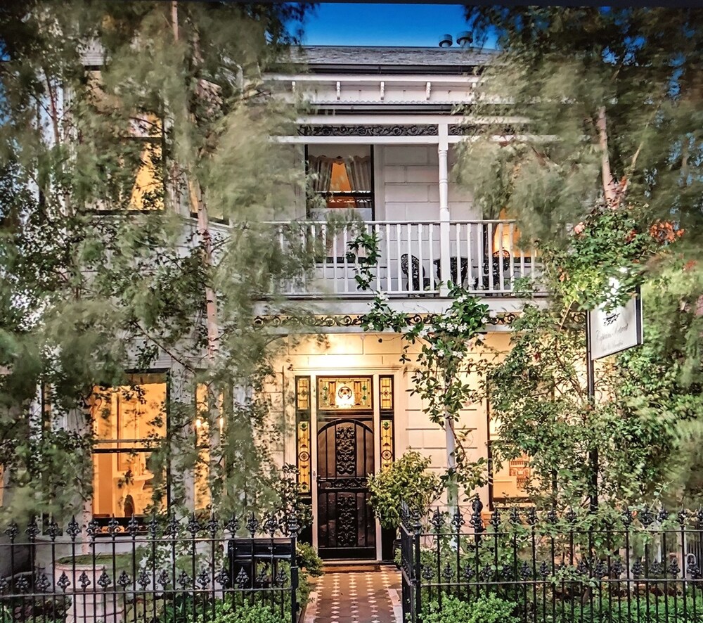 Captains Retreat Apartments and Cottages