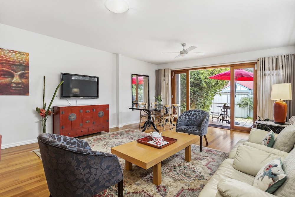Captains Retreat Apartments and Cottages