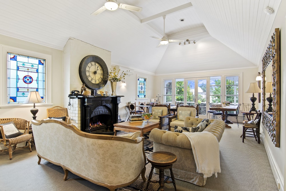 Captains Retreat Apartments and Cottages