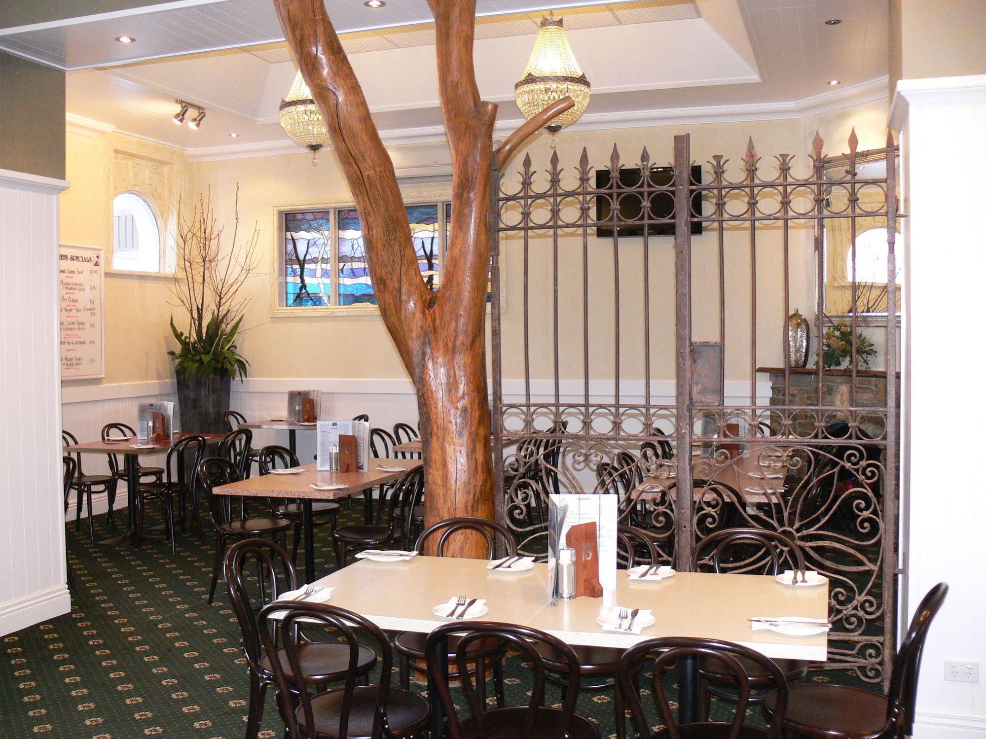 The Yarrawonga Hotel