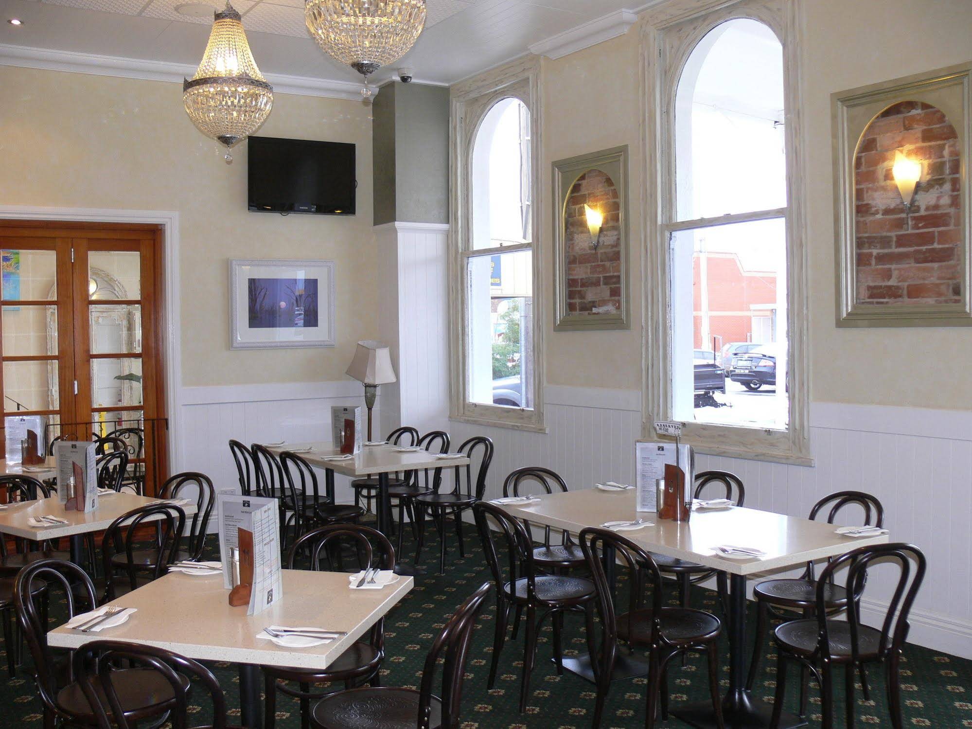 The Yarrawonga Hotel