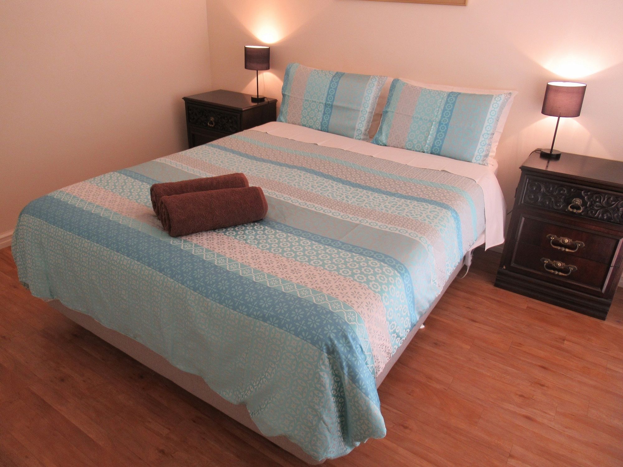 Albany Holiday House