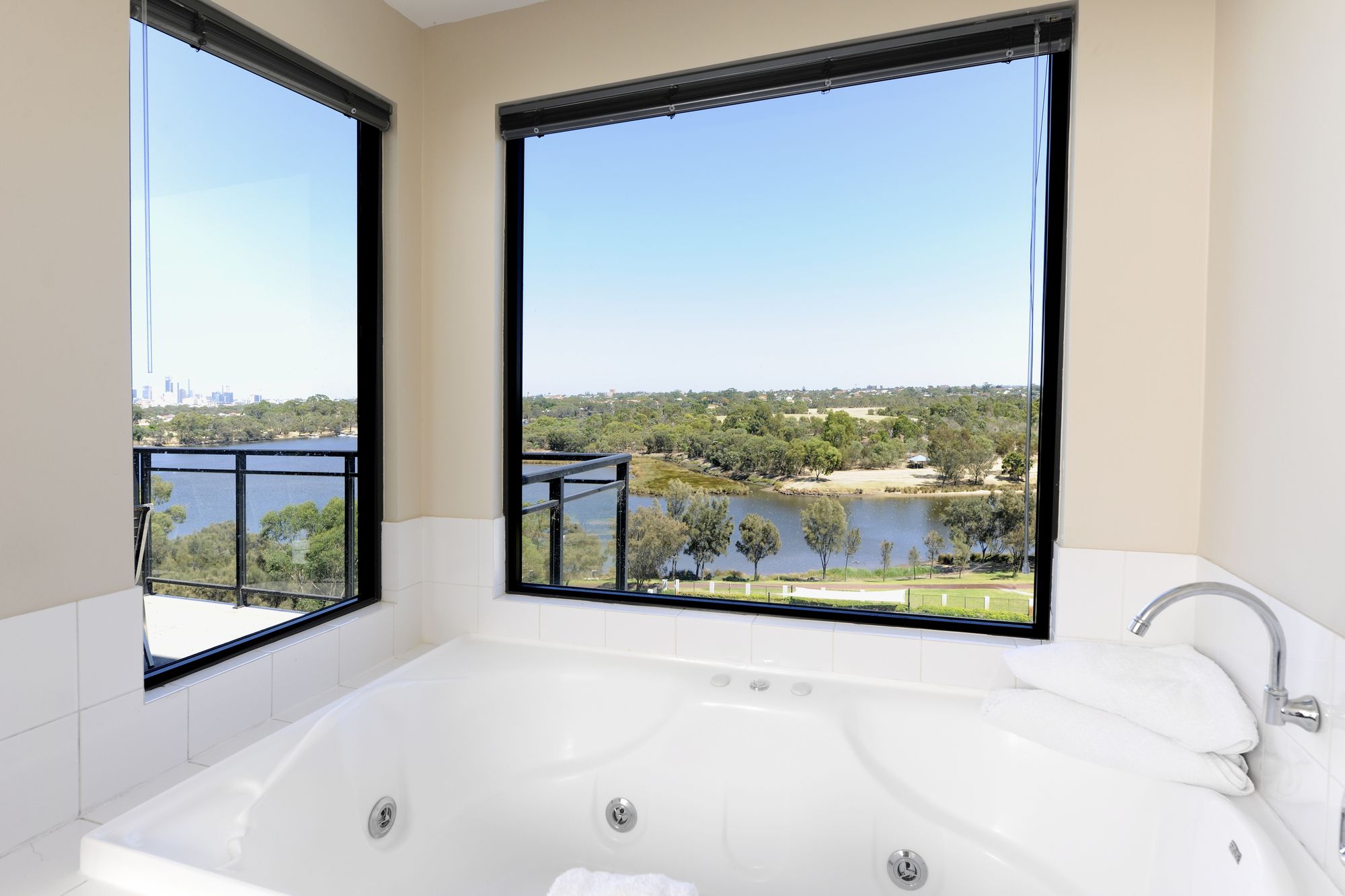 Assured Ascot Quays Apartment