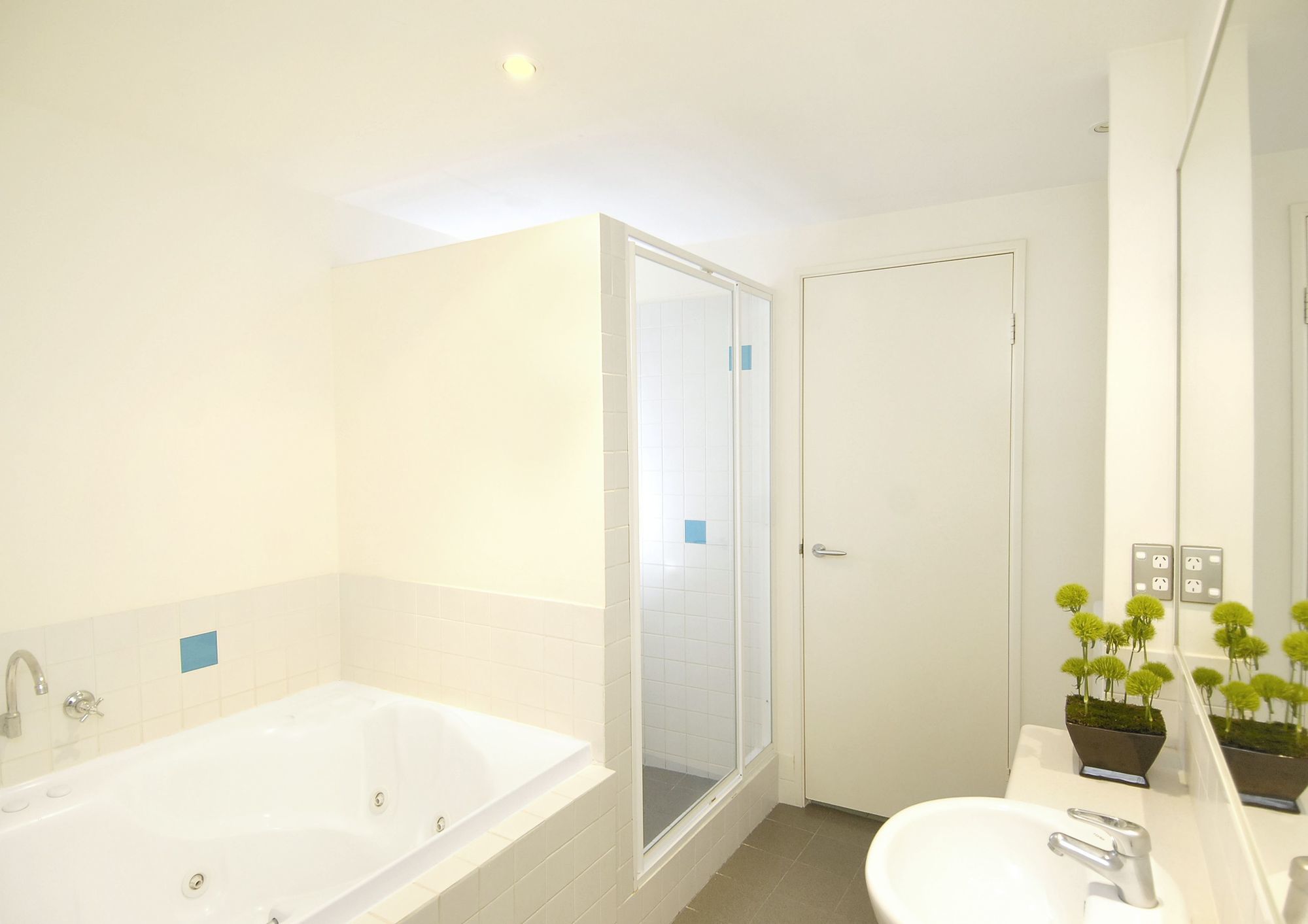 Assured Ascot Quays Apartment