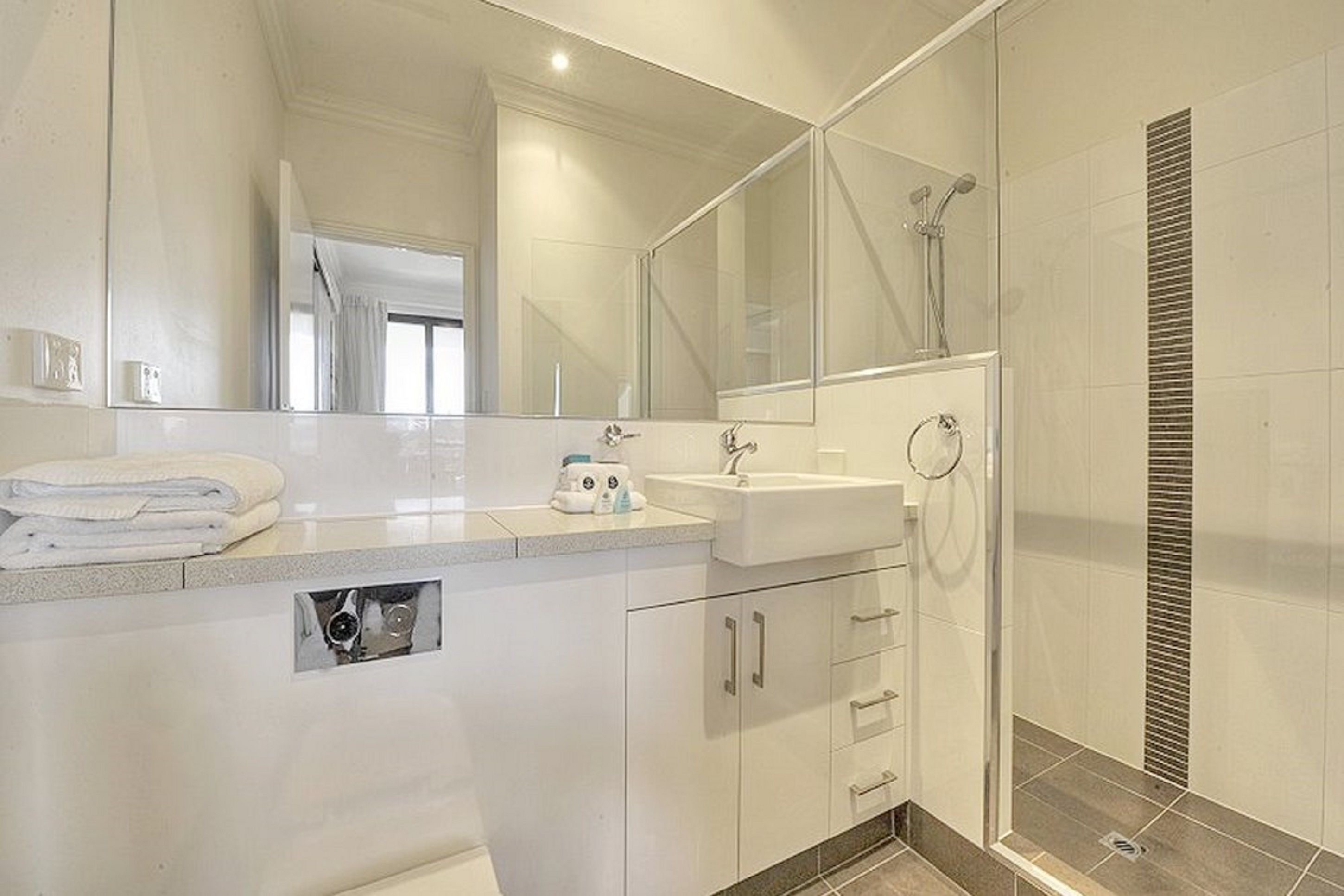 Dolphin Quay Apartment Hotel