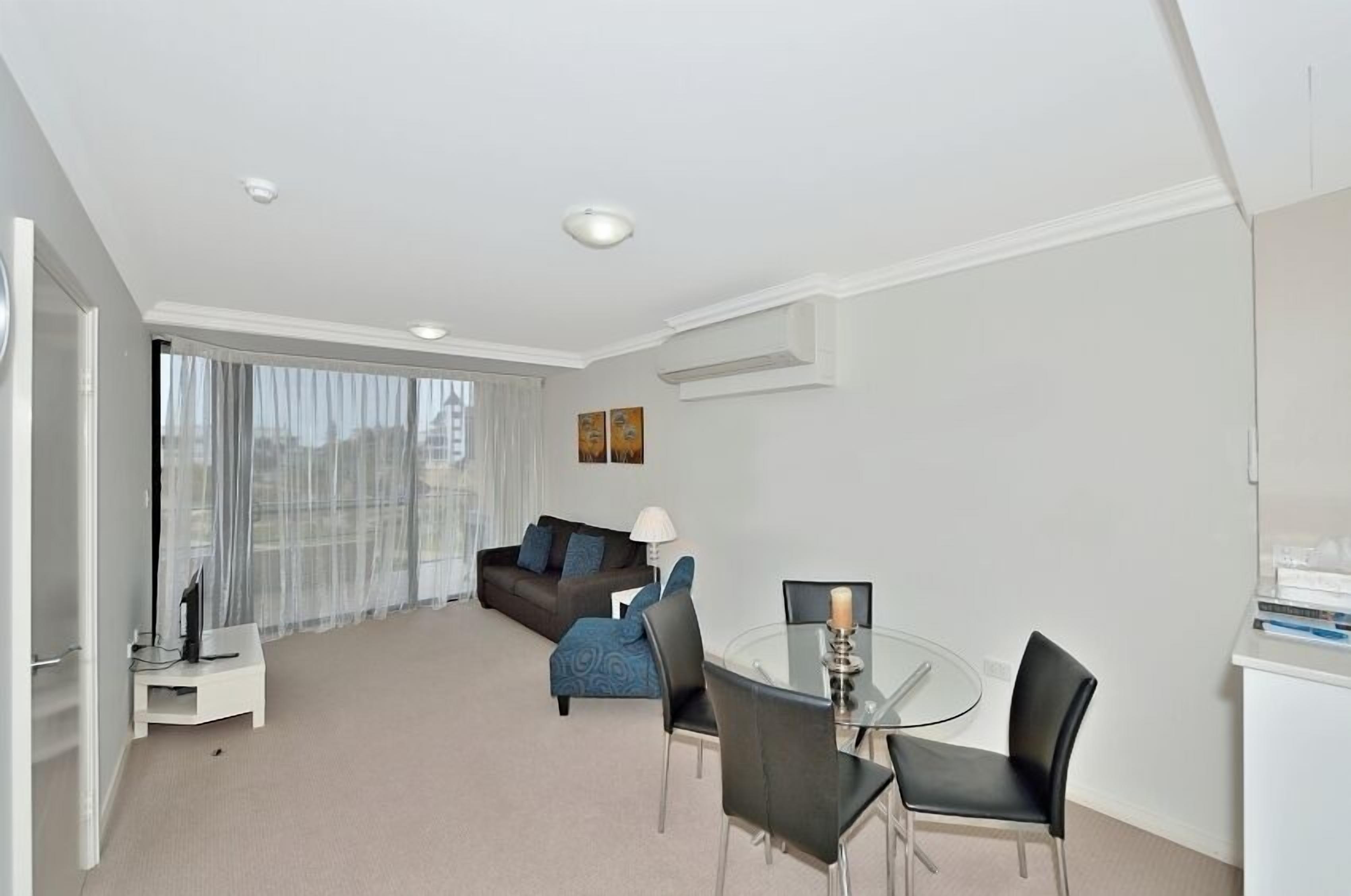 Dolphin Quay Apartment Hotel