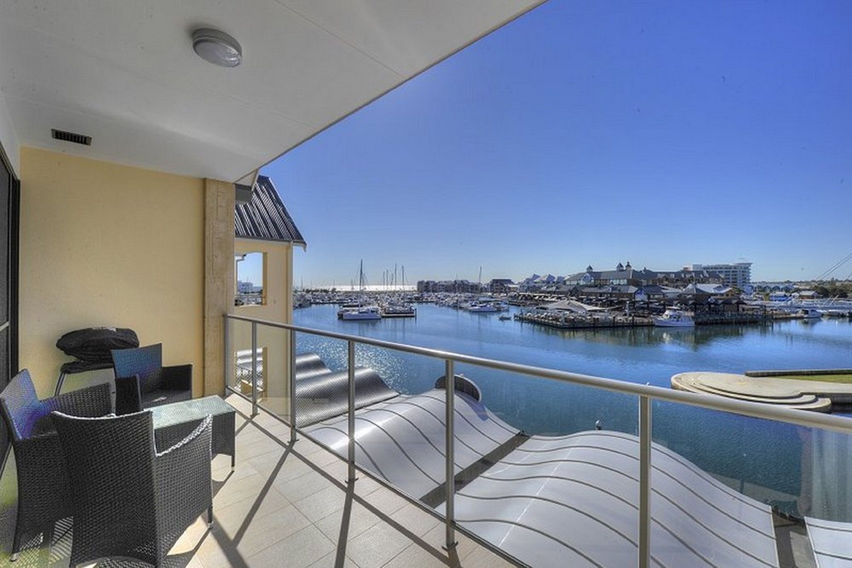 Dolphin Quay Apartment Hotel