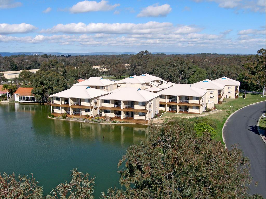 Lakeside Holiday Apartments