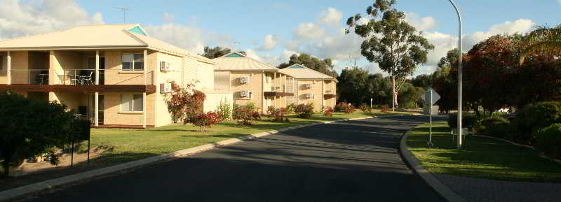 Lakeside Holiday Apartments