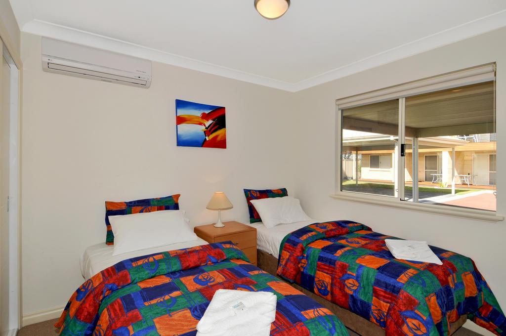 Lakeside Holiday Apartments