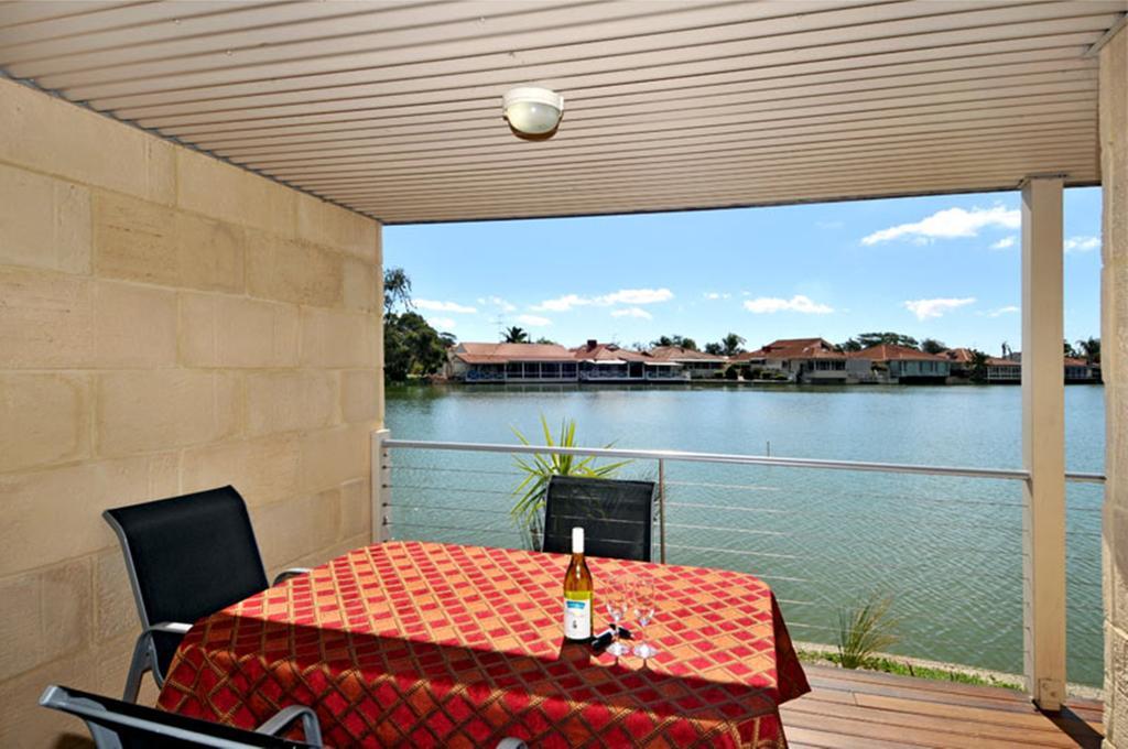 Lakeside Holiday Apartments