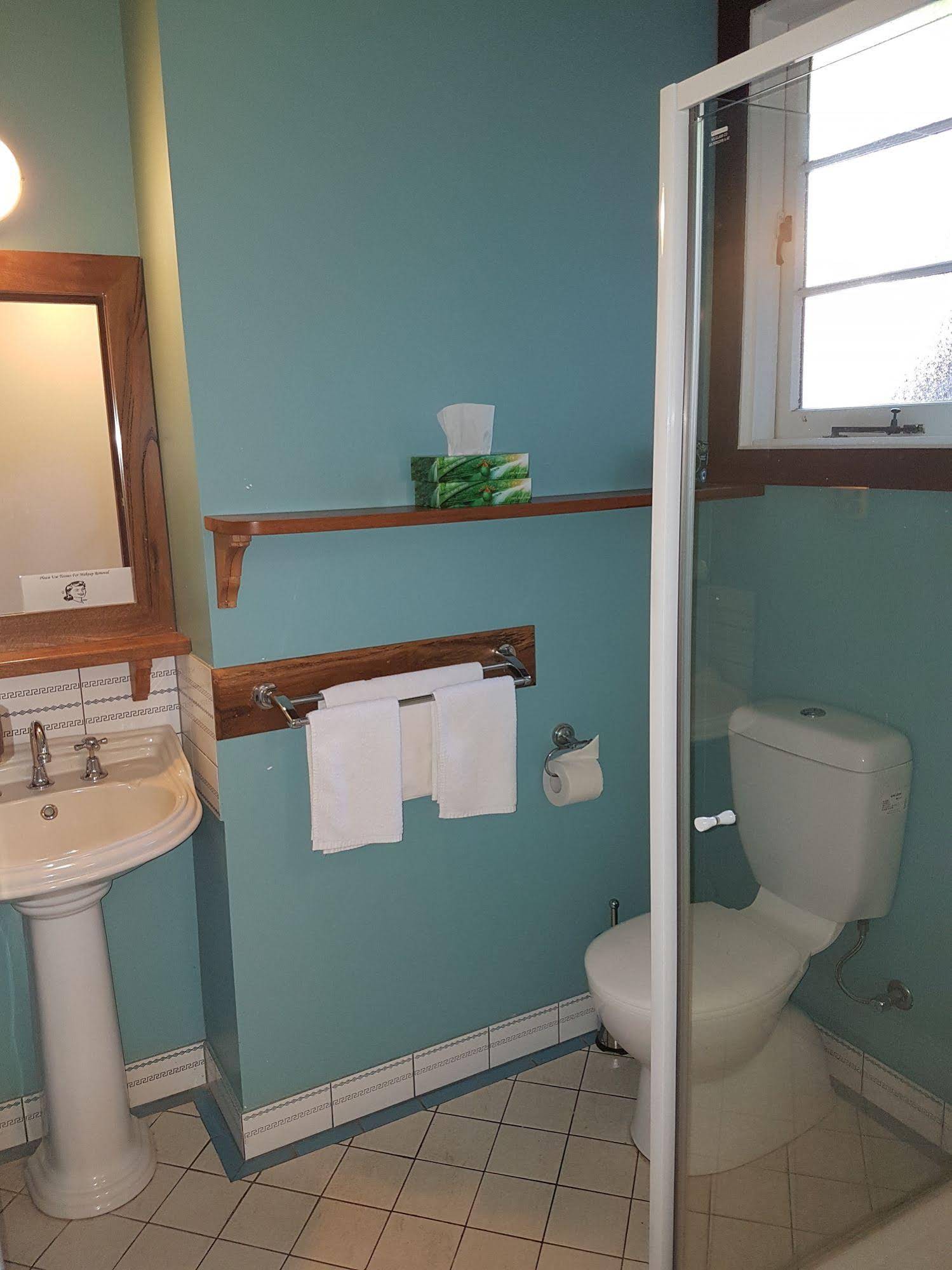 Admiral Stirling Inn