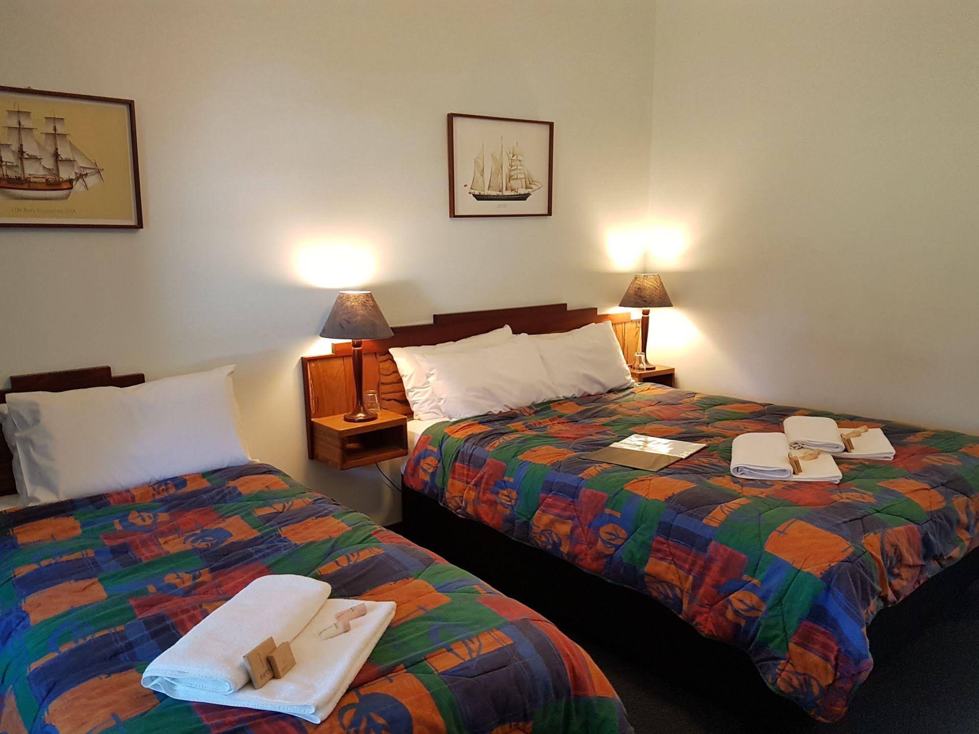 Admiral Stirling Inn