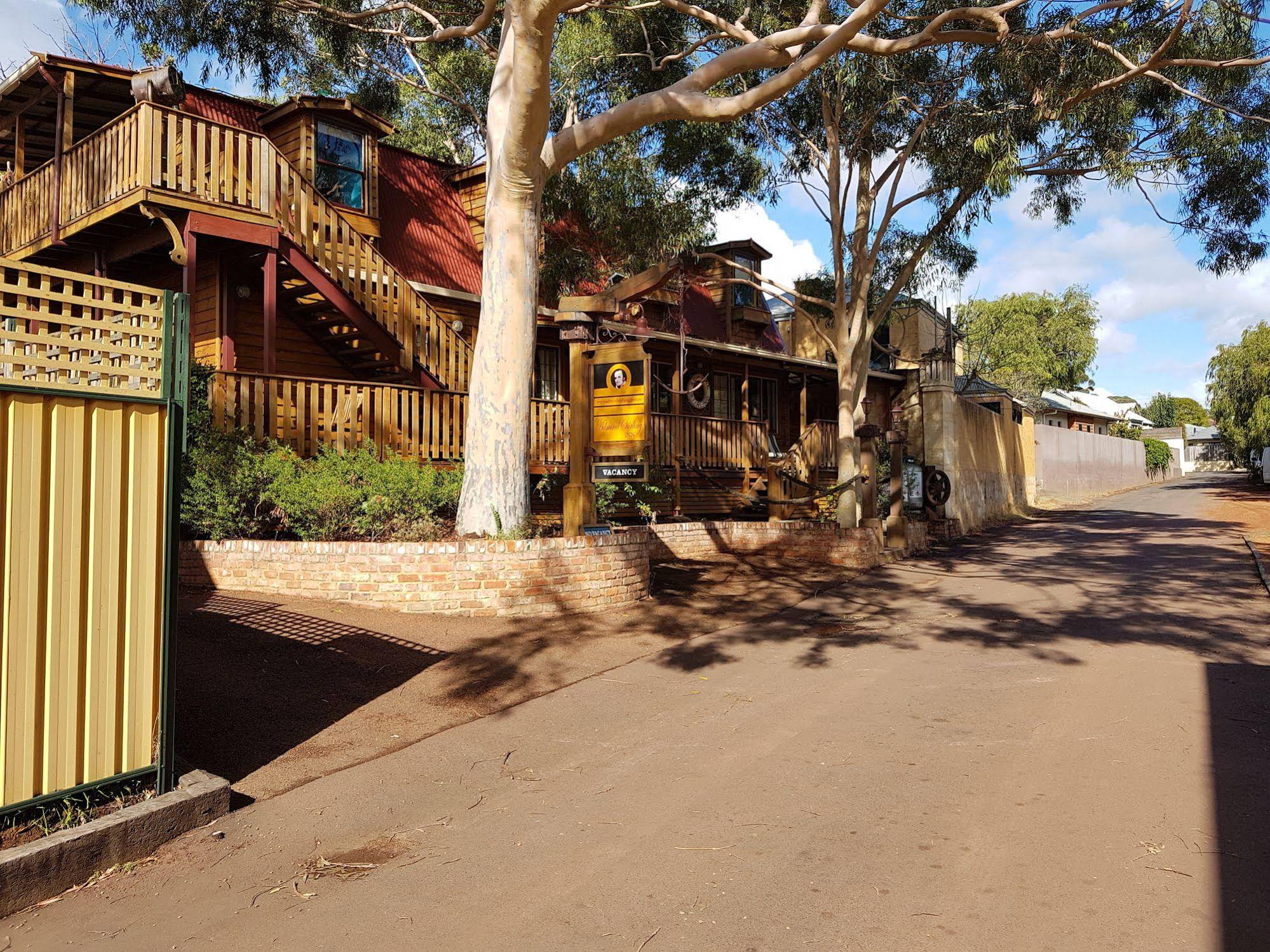 Admiral Stirling Inn