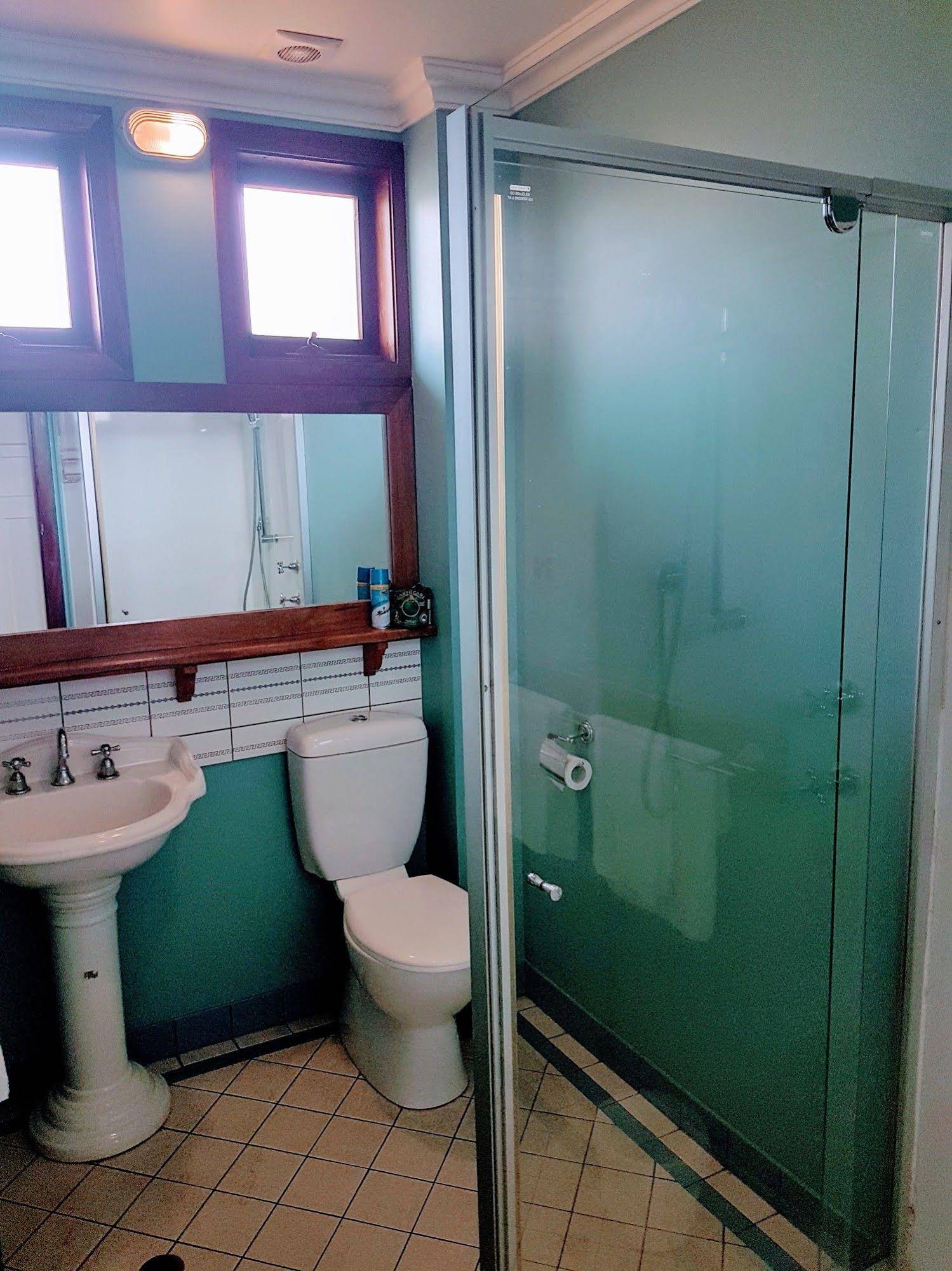 Admiral Stirling Inn