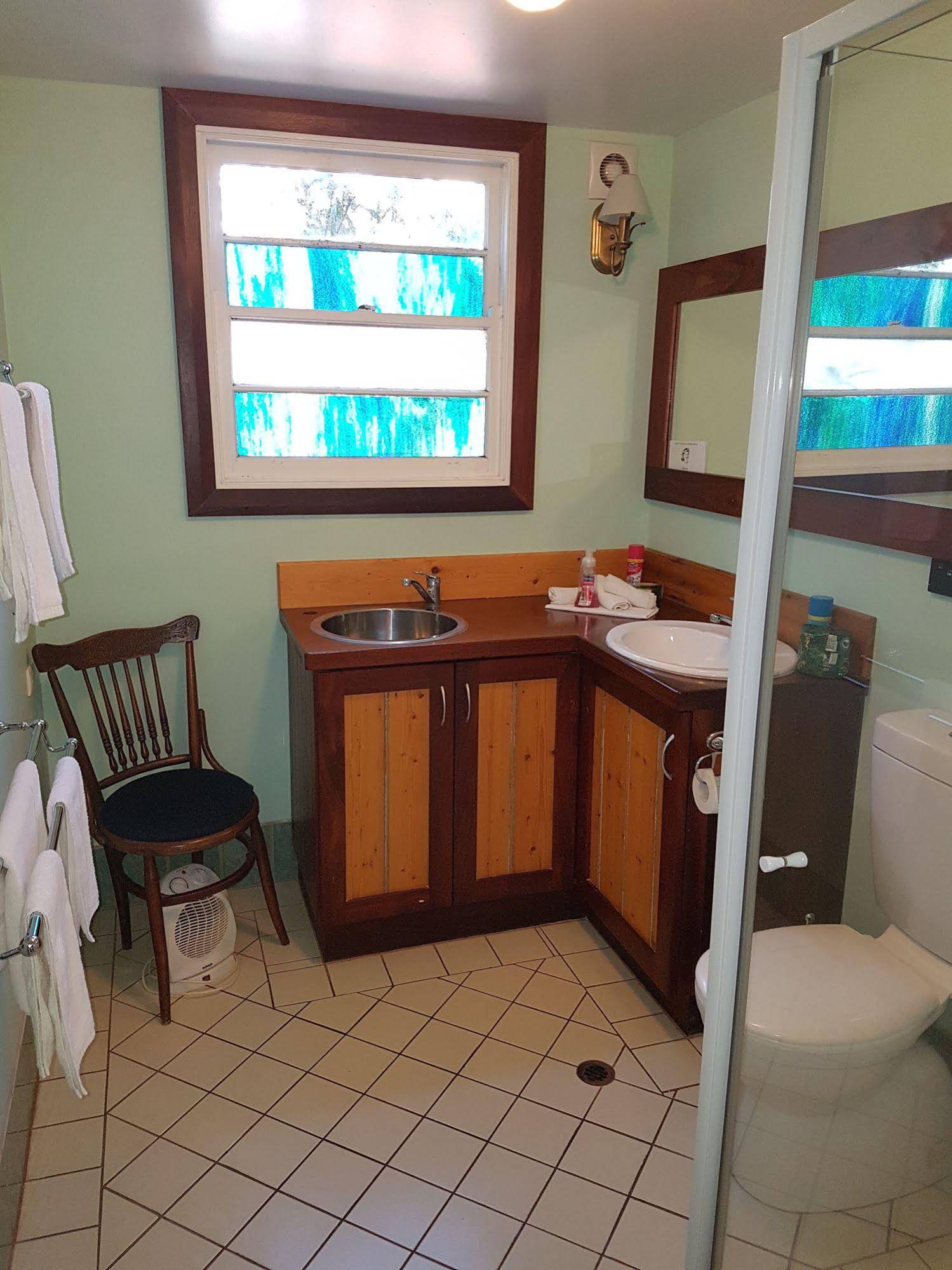 Admiral Stirling Inn