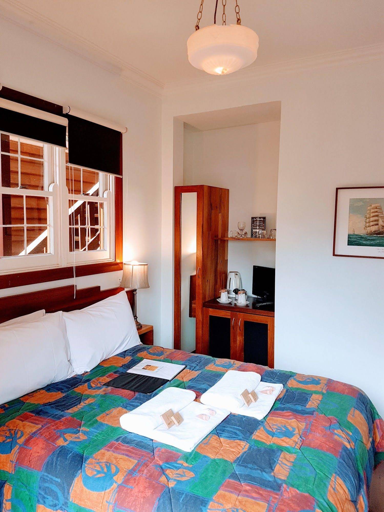 Admiral Stirling Inn