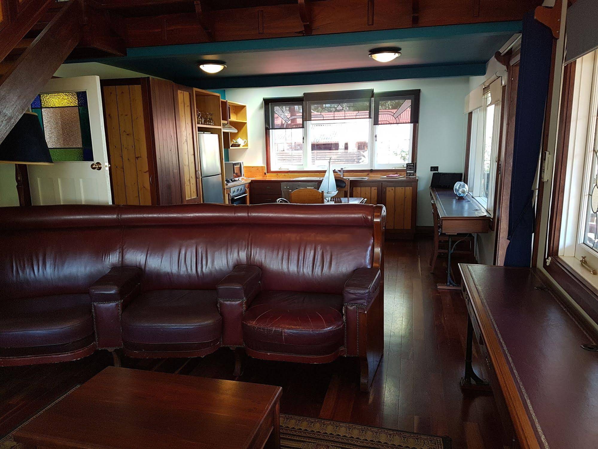 Admiral Stirling Inn