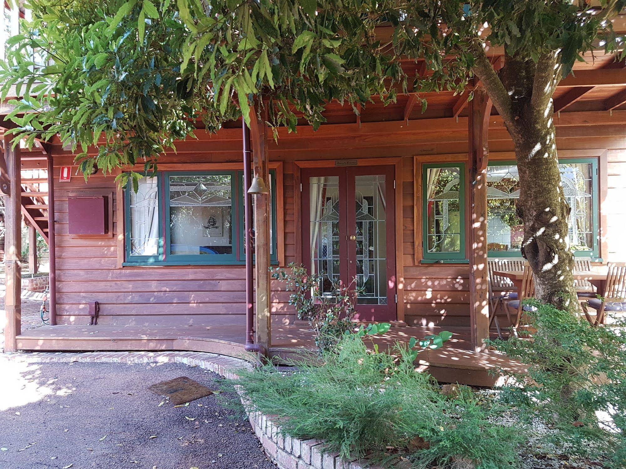 Admiral Stirling Inn