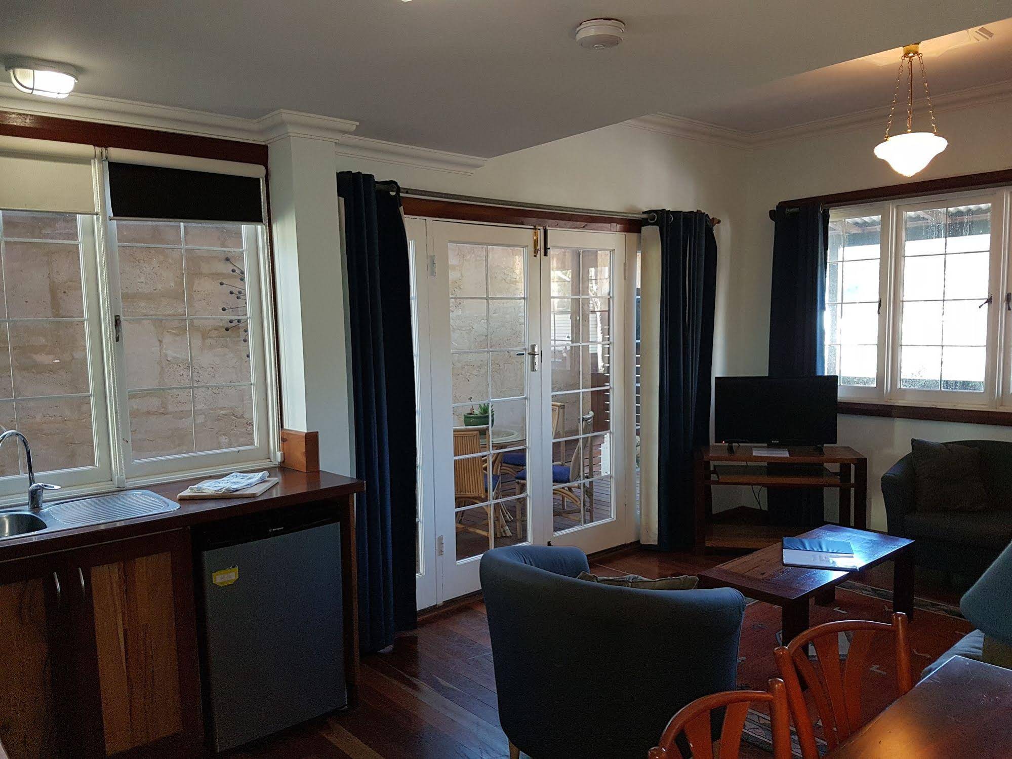 Admiral Stirling Inn