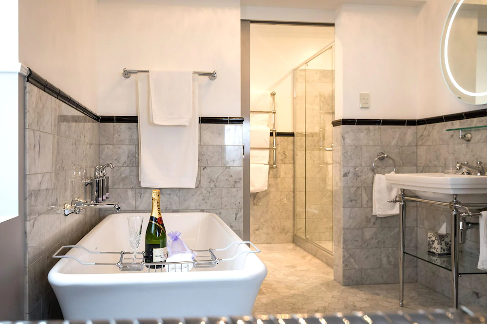 Margaret River Antiques & Studio Guest Suites