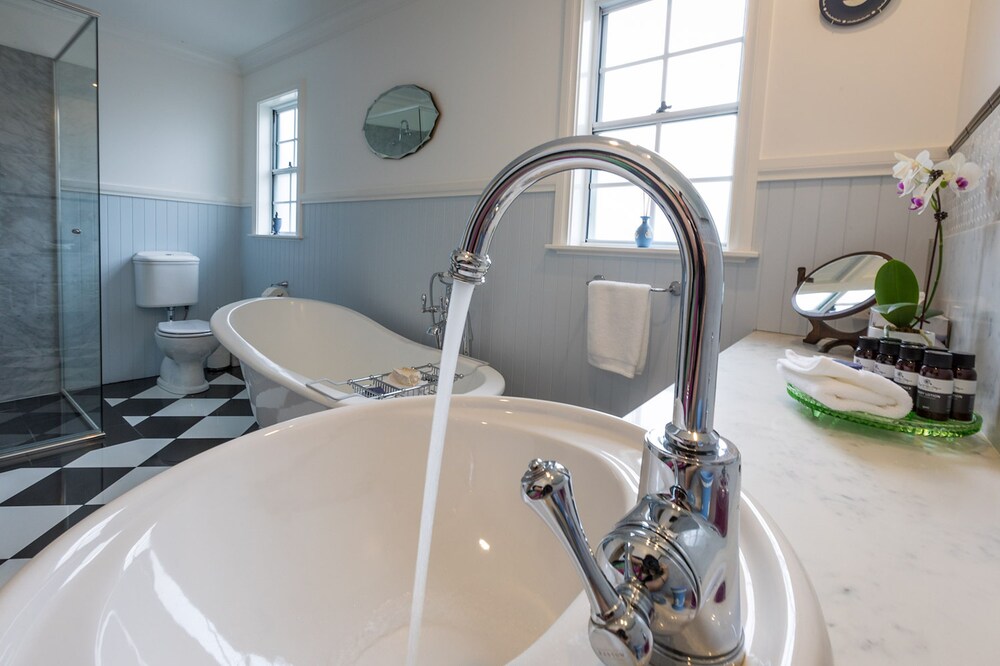 Margaret River Antiques & Studio Guest Suites