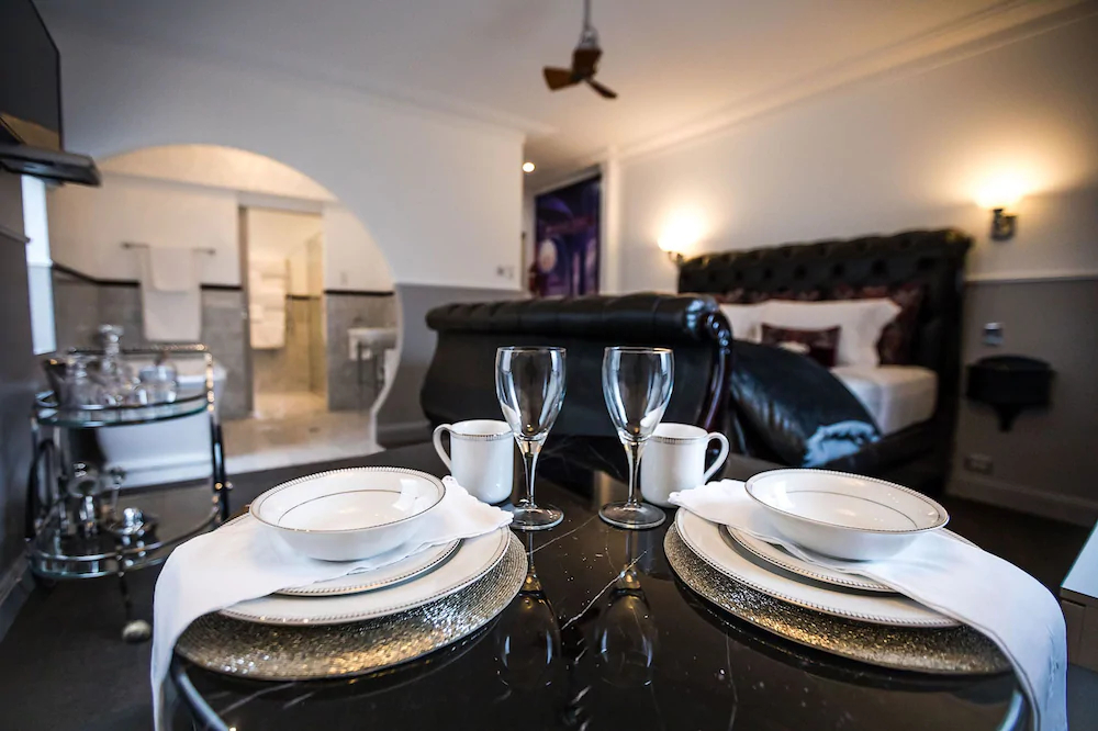 Margaret River Antiques & Studio Guest Suites