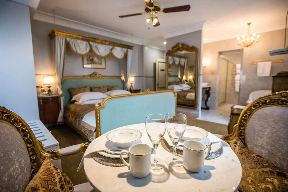 Margaret River Antiques & Studio Guest Suites