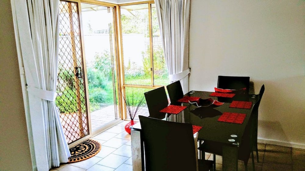 Camelias Boutique Cottage In Dianella