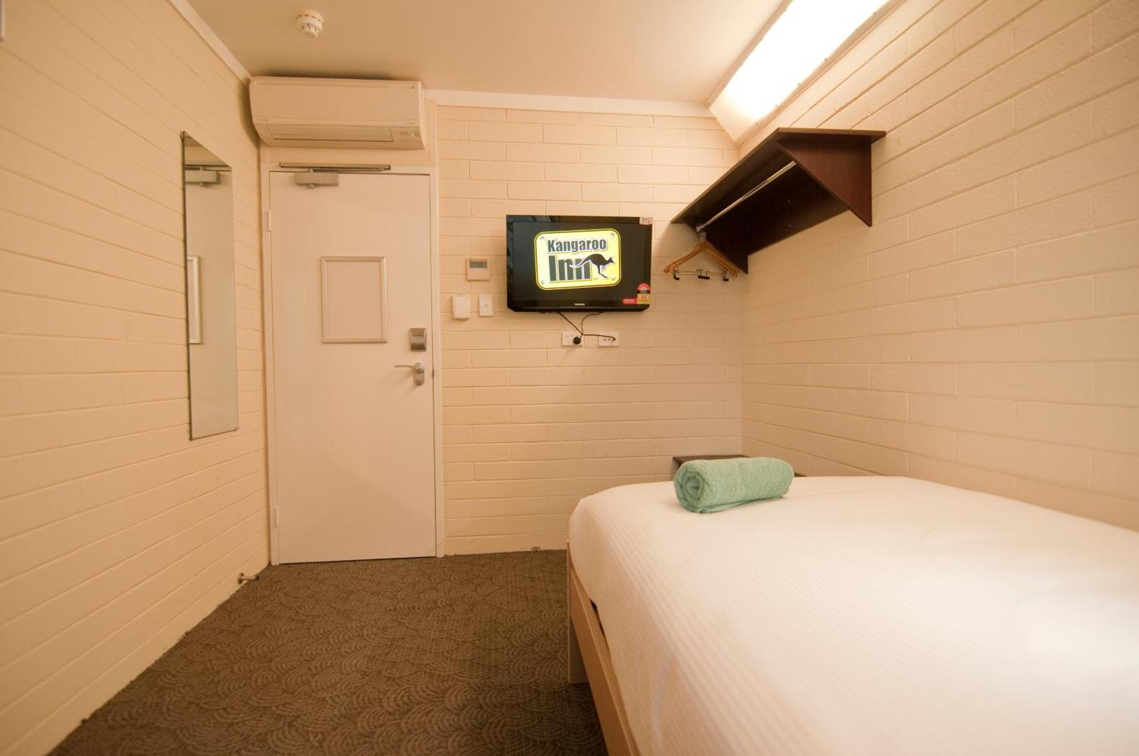 Kangaroo Inn - Hostel