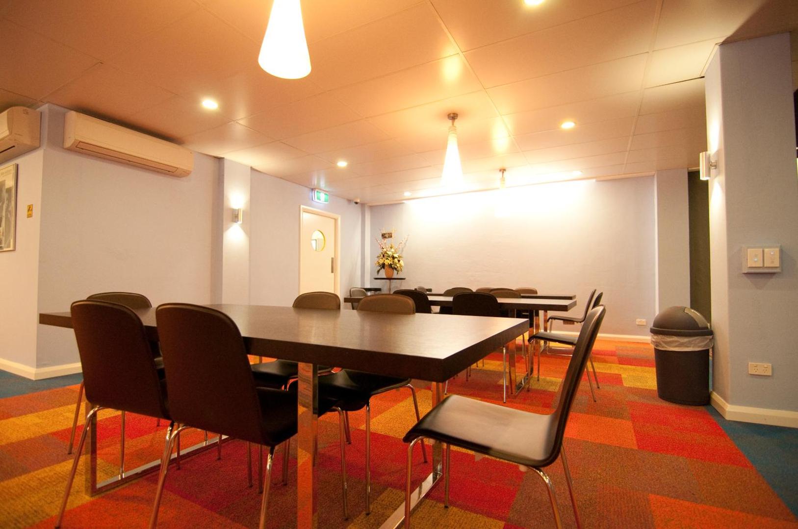 Kangaroo Inn - Hostel