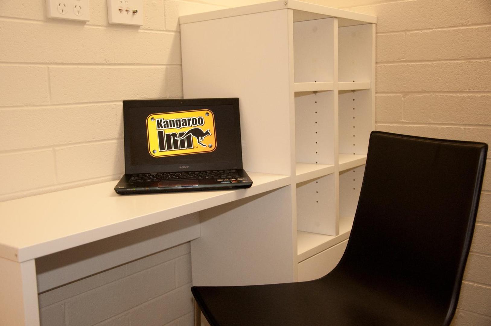 Kangaroo Inn - Hostel