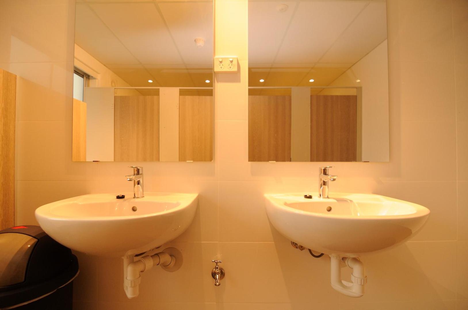 Kangaroo Inn - Hostel