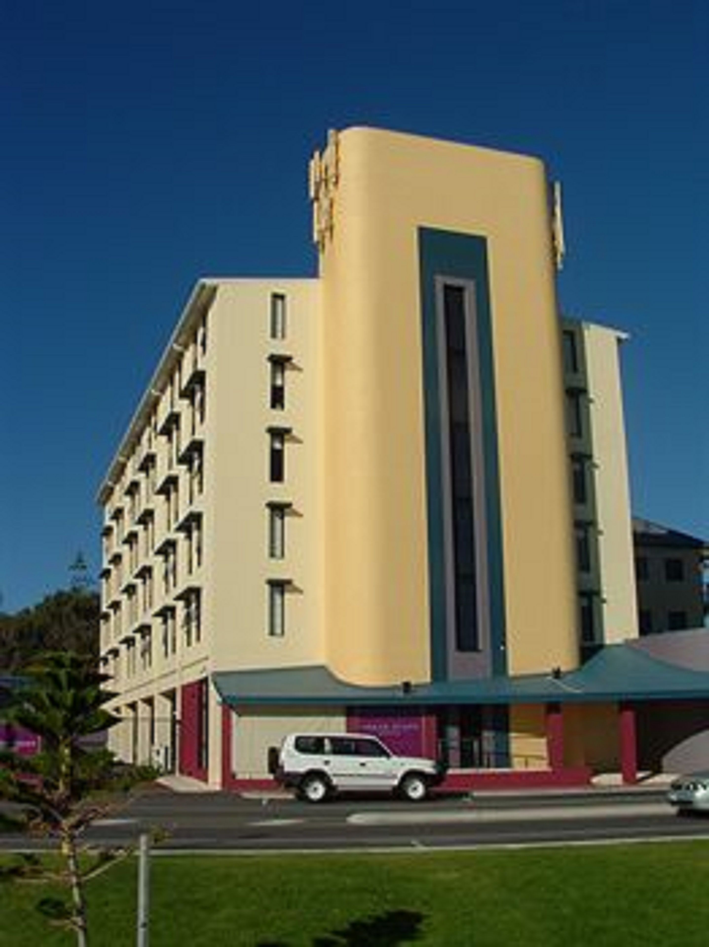 Ocean Beach Hotel