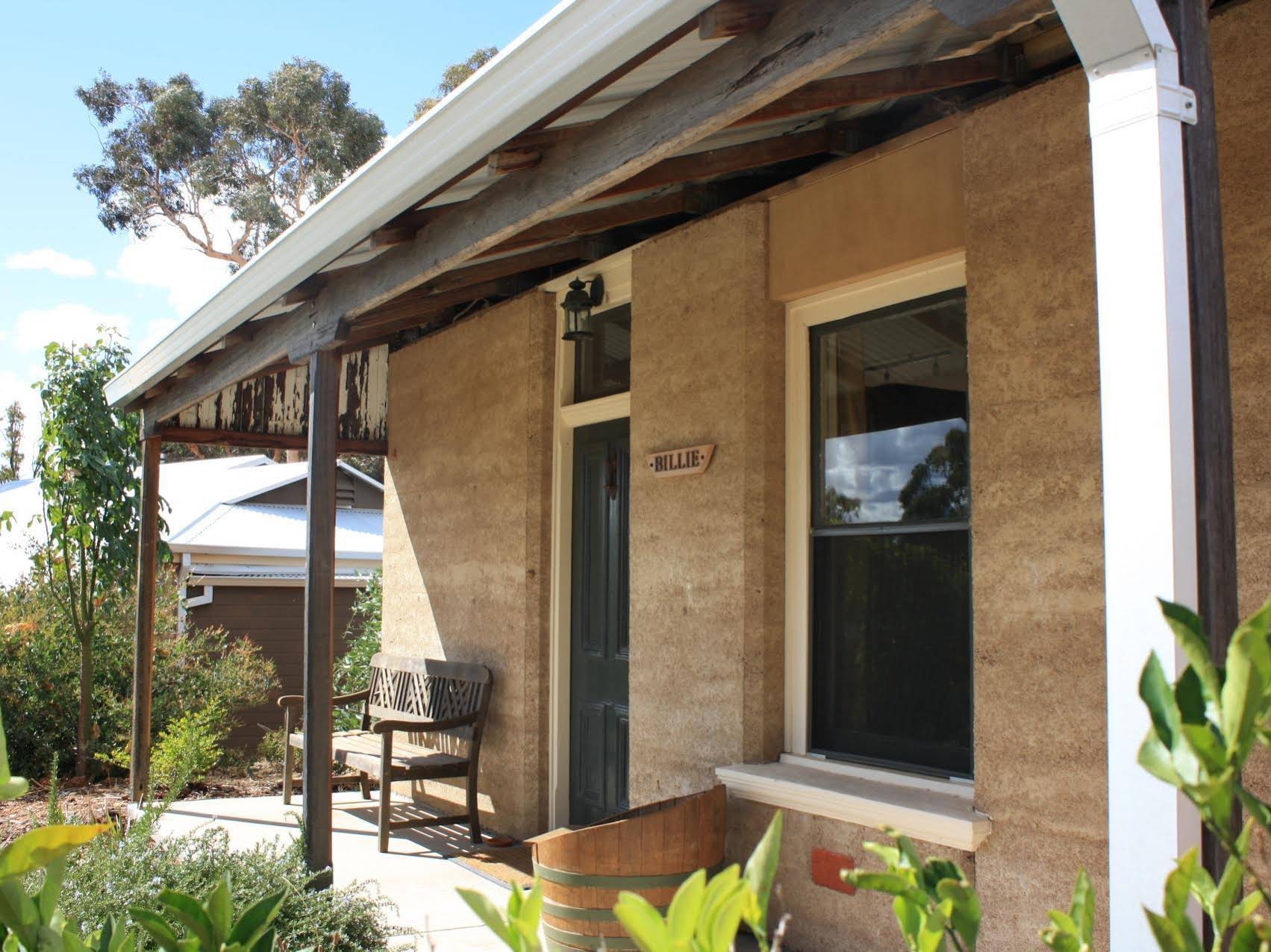 Hotham Ridge Winery and Cottages