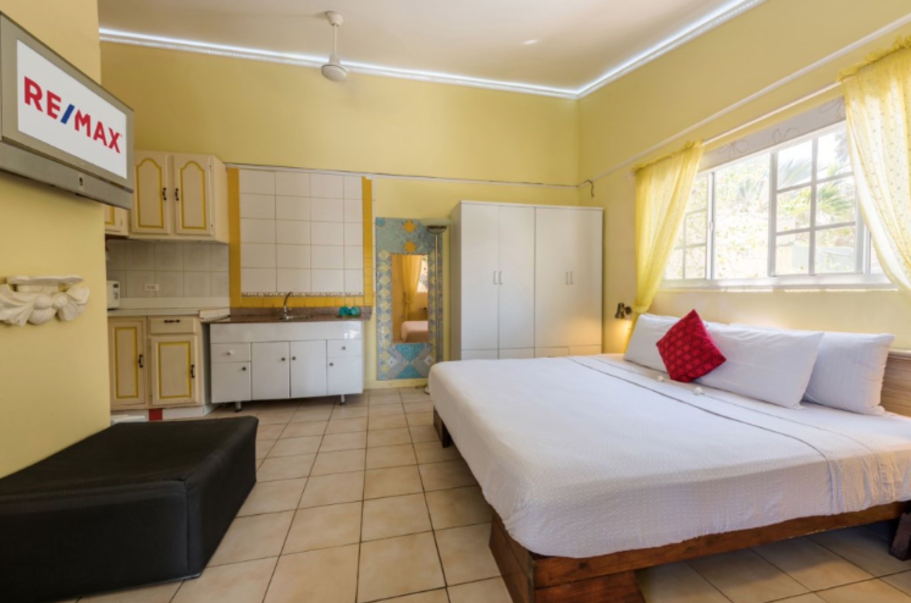 Sunflower Villa Studios by CMD