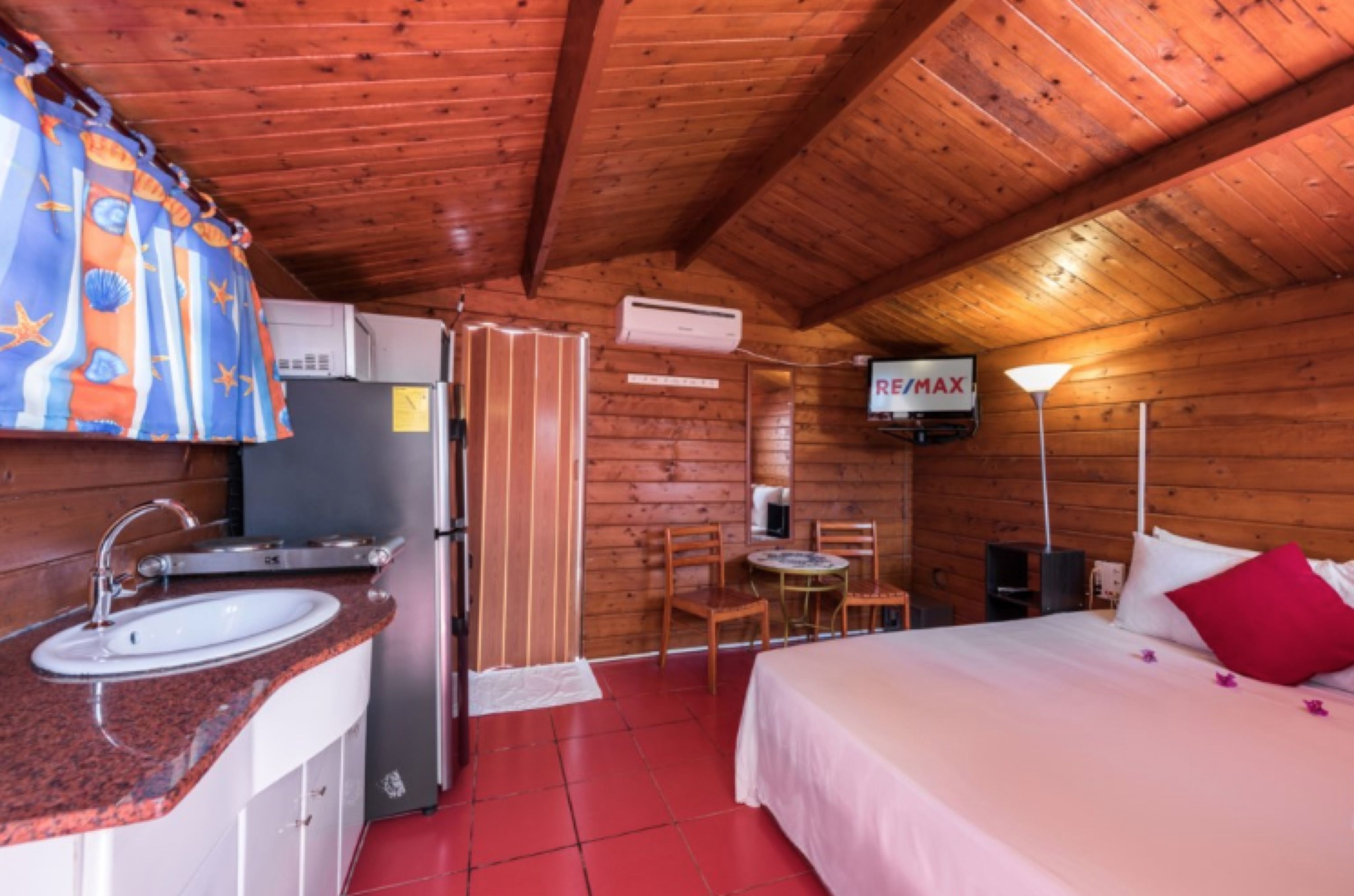 Sunflower Villa Studios by CMD