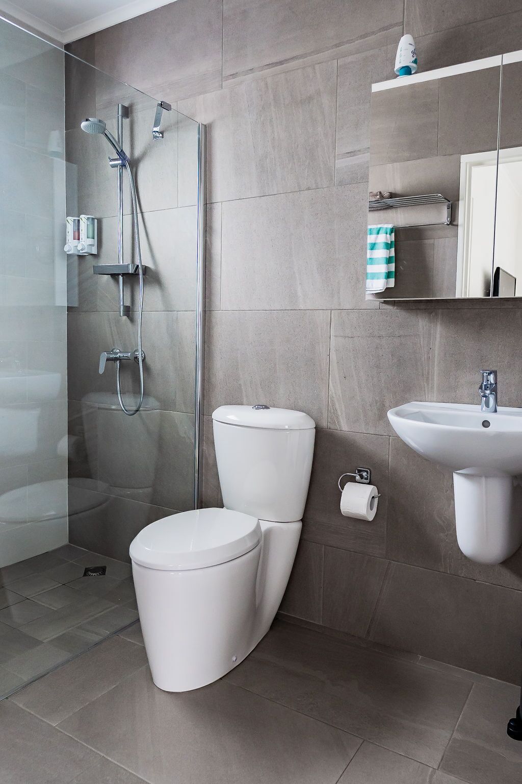 The Palm Leaf Apartments